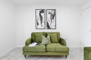 Stylish 3-Bed Home in Orpington by MCPI Hosting, Perfect for Families & Business Stays with Free WiFi & On-Street Parking - 5