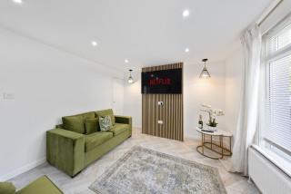 Stylish 3-Bed Home in Orpington by MCPI Hosting, Perfect for Families & Business Stays with Free WiFi & On-Street Parking - 4