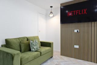 Stylish 3-Bed Home in Orpington by MCPI Hosting, Perfect for Families & Business Stays with Free WiFi & On-Street Parking - 2
