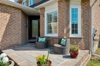 Modern Comforts, Quiet Neighborhood, free 02 parking - 8