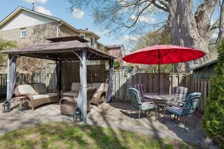 Modern Comforts, Quiet Neighborhood, free 02 parking - 7