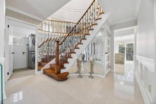 Modern Comforts, Quiet Neighborhood, free 02 parking - 4