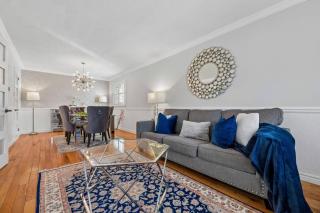 Modern Comforts, Quiet Neighborhood, free 02 parking - 3