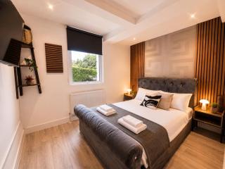 En-suite Room - Private Parking - Canterbury - S8 - 7