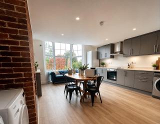 En-suite Room - Private Parking - Canterbury - S8 - 2
