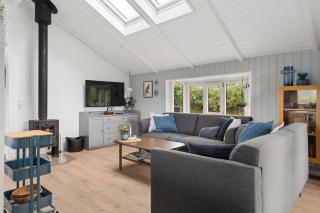 Lovely Well-Designed Holiday Home For 6 - 3