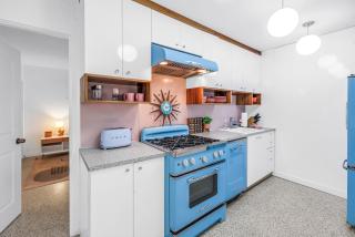 Barefoot Beachside One-Bedroom - 9