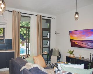 Forest Hideaway 1-Bed, Pool BBQ - 6