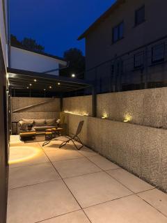 Modernes Apartment Mit Großer Terasse - 1
