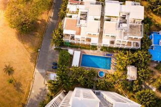 Golden Wave Residence vista a la piscina - 1