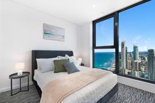 3BR Ocean View Skyhome, Lvl 50 Meriton Ocean, Parking, Pool & Gym - 2