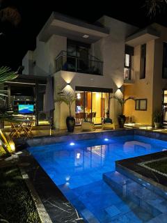Dream villa with private pool, not overlooked - 0