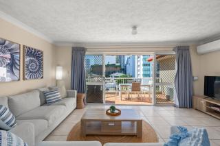 Broadbeach 4Min to Beach Pool Free Parking - 9