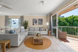 Broadbeach 4Min to Beach Pool Free Parking - 4
