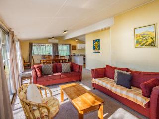 Moeroa - Wharewaka Holiday Home - 1