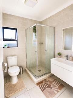 Luxury Lagoon Apartment - 4