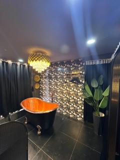 THE black HOUSE BY UNIVANCE GROUP LLP - 1