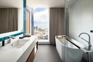 Humaniti Hotel Montreal, Autograph Collection - 9