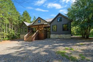 Sweet Magnolia 3BR Cozy Cabin - 2