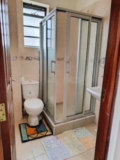 Lavington Budget Ensuite Room - 8
