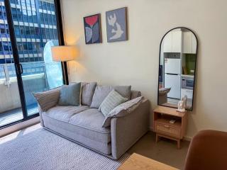 Modern CBD Apartment - Pool, Gym & Laneway Dining - 7