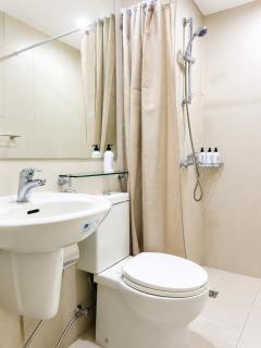 Azure Urban Resort by K&CIS Relaxury Stays - 3