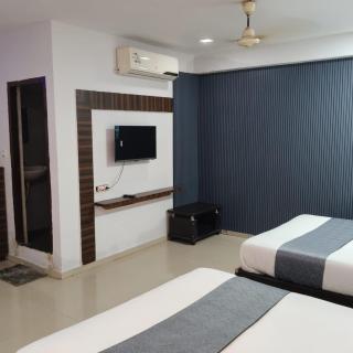 Hotel Pratiksha - 1