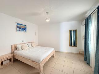 Fira Downtown Apartment - 6
