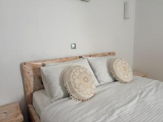 Fira Downtown Apartment - 5