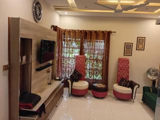 Family & Friends Home Furnished Upper Portion - 0