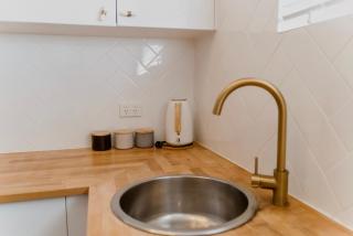 Sleeps 5 Heart of Surfers Paradise - 2