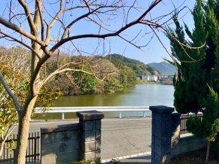 1日1組完全貸切 一棟貸し 和光泉 池を望む縁側と庭 駐車場付 長門市駅近 セルフチェックイン - 8