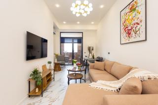 hotelise I Pinnacle Apartment - 0