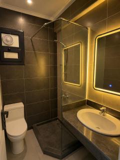 Aqua Fun Apartment - Sea & Pool Views, Private Beach - 6