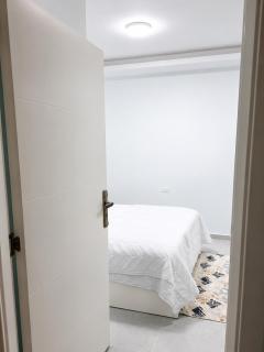 Aqua Fun Apartment - Sea & Pool Views, Private Beach - 3