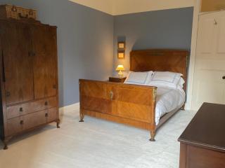 Mansion Flat with Turret Views, Sunsets, Close to Transport - 5