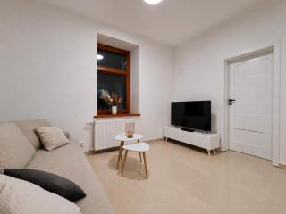Brick House, Apartment 3F - 8