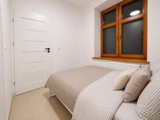 Brick House, Apartment 3F - 9