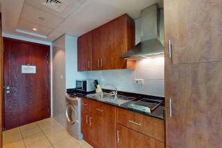Vacationer Holiday Homes I Vibrant Studio I Waterfront Lake View I Steps to DMCC Metro Station - Dubai - 7