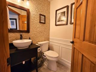 Private Bedroom Suite w Hot Tub and Arcade - 3