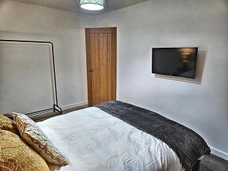 No 14 - Part of The Langley Collection - 3 bed, fully equipped kitchen, 20 min to Banniskirk - 2