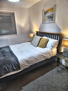 No 14 - Part of The Langley Collection - 3 bed, fully equipped kitchen, 20 min to Banniskirk - 5