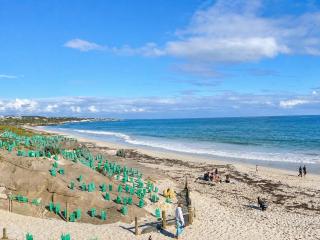 The Absolute Beach House -Luxury Oceanfront Escape - Jindalee - 2