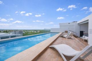 Comfy 3BR Penthouse, Private Terrace - 8