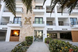 Comfy 3BR Penthouse, Private Terrace - 3