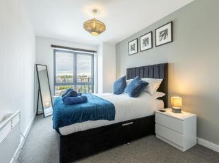 City centre 2-bed Apartment Balcony - 1