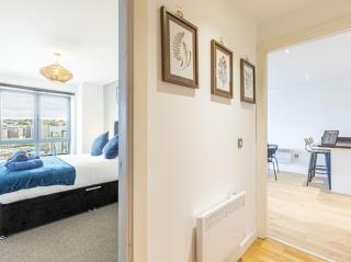 City centre 2-bed Apartment Balcony - 2