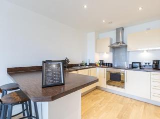 City centre 2-bed Apartment Balcony - 5