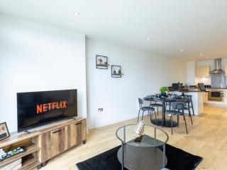City centre 2-bed Apartment Balcony - 8