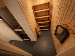 Spacious central guest floor with sauna and private entrance - 8